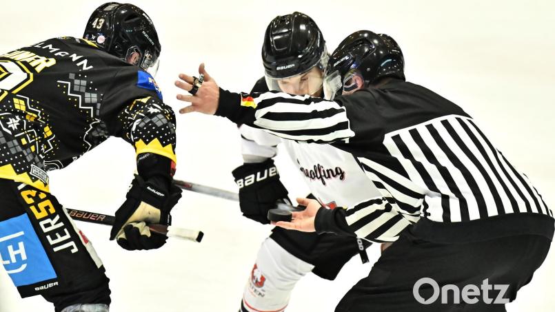 Der ERSC Amberg möchte am Sonntag in Königsbrunn dagegenhalten. Archivbild: Hubert Ziegler