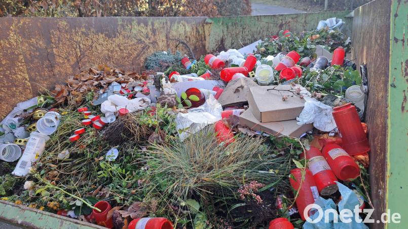 Die mangelnde Mülltrennung am Friedhof in Teunz war Thema der Bürgerversammlung im Herbst. Mit dem entsprechenden Antrag hat sich nun der Gemeinderat befasst. Bild: wel