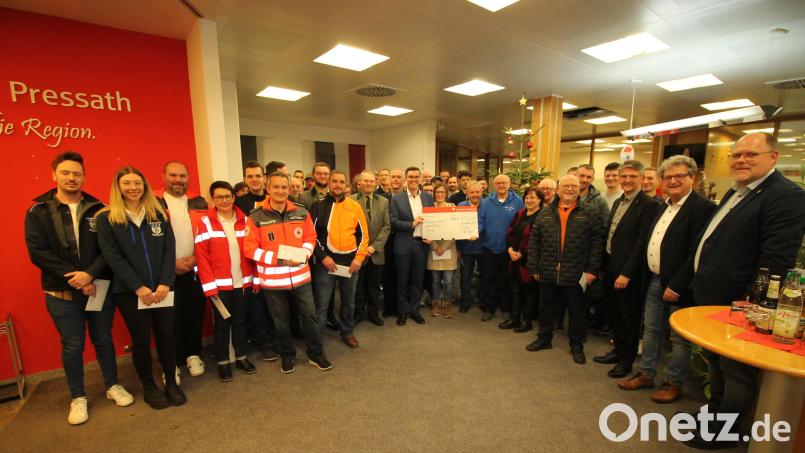 34 Organisationen und Einrichtungen aus den Gemeinden der Verwaltungsgemeinschaft Pressath bedachten die Vereinigten Sparkassen mit Geld. Bild: Bernhard Piegsa