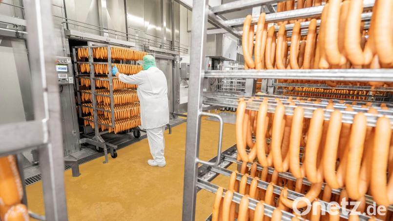 In der Wolf-Zentrale in Schwandorf werden unter anderem Wiener hergestellt. Trotz Übernahme soll sich hier laut dem neuen Eigentümer für die Mitarbeiter nicht viel verändern. Archivbild: Wolf Essgenuss GmbH