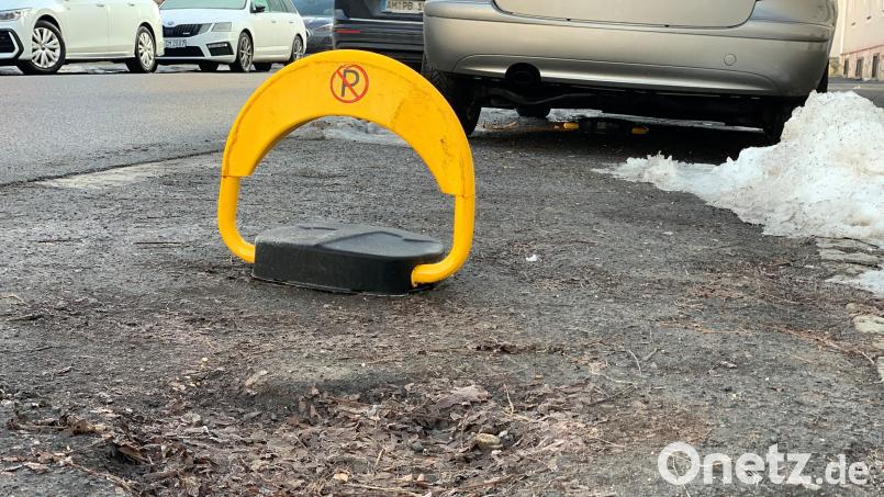 So sieht eine der Parkplatzsperren in der Jahnstraße in Amberg aus. Bild: roa