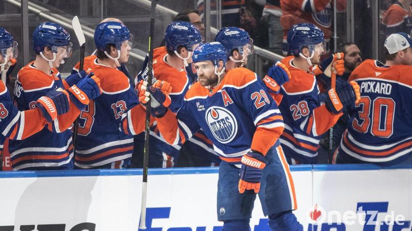 Leon Draisaitl reist aus familiären Gründen nach Deutschland. (Archivbild) Bild: JASON FRANSON/The Canadian Press/AP/dpa