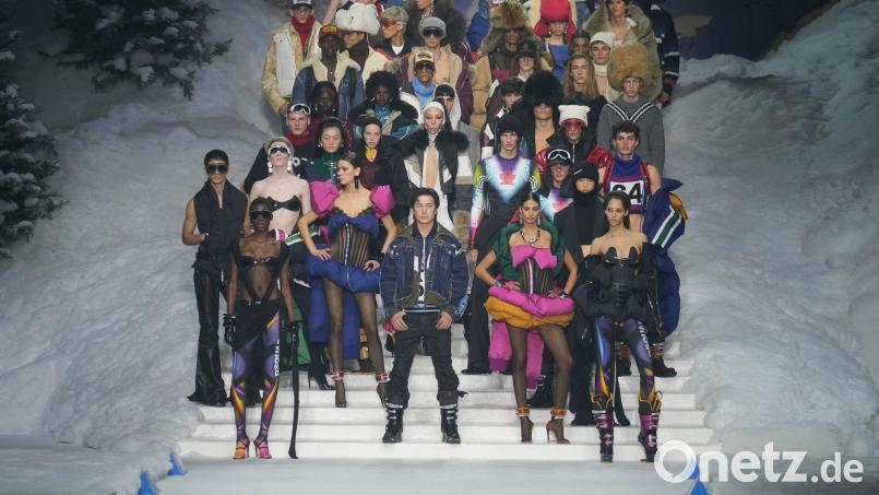 Der kanadische Schauspieler Hudson Williams (Mitte) gab bei der Modewoche in Mailand sein Debüt auf dem Laufsteg. Bild: Antonio Calanni/AP/dpa