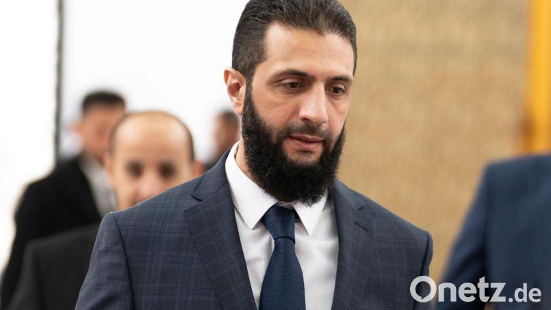 Aufgrund der innenpolitischen Lage verschiebt al-Scharaa seinen Besuch in Deutschland. (Archivbild) Bild: Mosa'ab Elshamy/AP/dpa