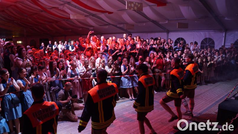 Die Feuerwehren verstehen es zu feiern: Zum 150-Jährigen zeigten sich 2025 die "Weiherner Spritzboys" von einer ganz anderen Seite. Heuer gibt es im Landkreis Schwandorf neun 150. Geburtstage bei den Feuerwehren. Archivbild: slh