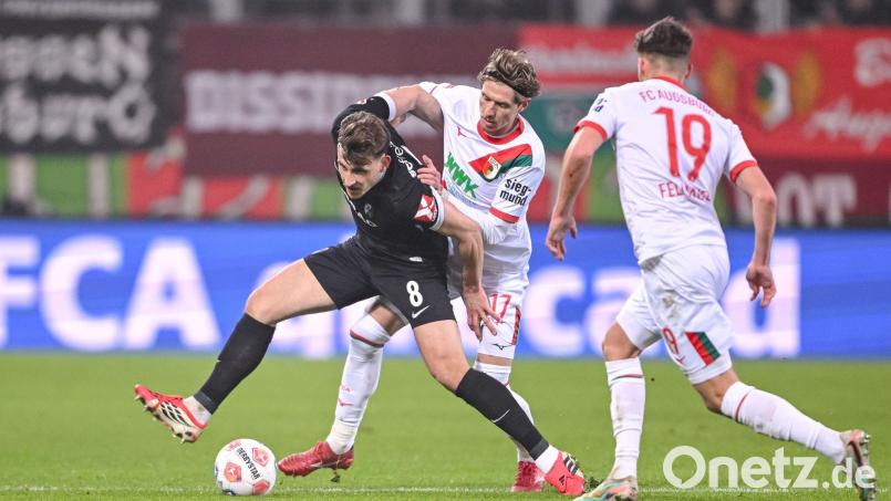 Kristijan Jakić (2.v.l.) konnte in der zweiten Halbzeit gegen Freiburg nicht mehr mitwirken. Bild: Harry Langer/dpa
