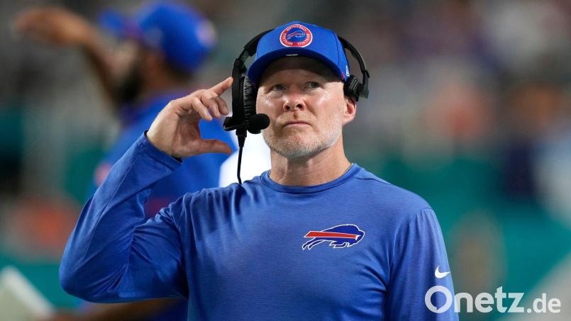 Die Buffalo Bills haben sich Medienberichten zufolge von Chefcoach Sean McDermott getrennt. (Archivbild) Bild: Lynne Sladky/AP/dpa