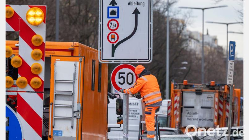 Seit Dienstag dürfen Autofahrer wieder mit bis zu 50 Kilometern pro Stunde über die Landshuter Allee fahren. (Archivbild) Bild: Peter Kneffel/dpa