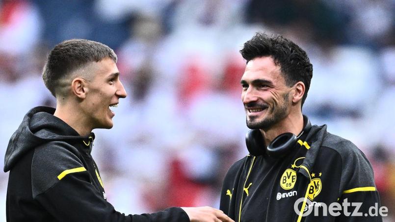 Nico Schlotterbeck (l) und Mats Hummels waren Abwehrkollegen bei Borussia Dortmund. (Archivbild) Bild: Tom Weller/dpa