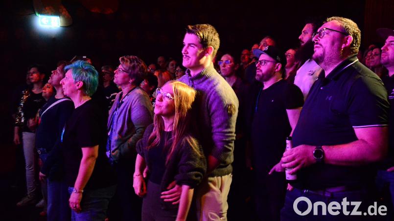 Das Publikum singt und summt mit. Bild: Kunz