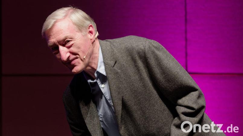 Julian Barnes nimmt Abschied - er hat seinen letzten Roman veröffentlicht. (Archivbild) Bild: Henning Kaiser/dpa