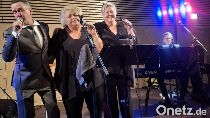 Die "Ramona Fink Gospel Group" in Wernberg-Köblitz: Es soll das letzte Konzert in dieser Besetzung gewesen sein. Bild: jua
