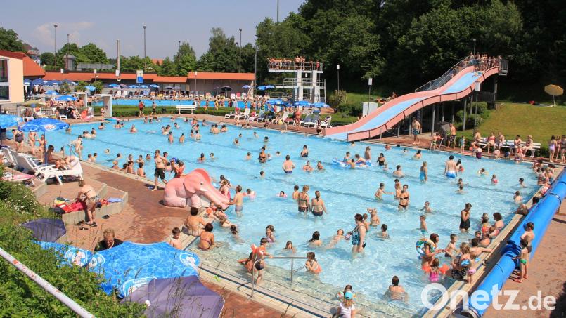 In der Stadtratssitzung ging es wieder mal um eine eventuelle Schließung des Erbendorfer Freibads – auch wenn der Punkt von der Tagesordnung genommen worden war. Archivbild: njn