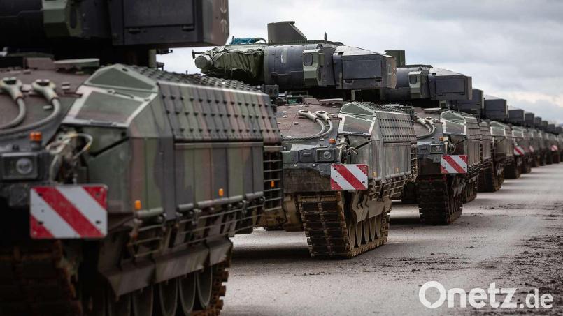 Der Schützenpanzer Puma ist eines der Standard-Werkzeuge der Soldaten der Panzerbriade 12. Auch für die Übung in Norddeutschland wurden eine Menge davon verladen. Bild: Julia Dahlmann/dpa
