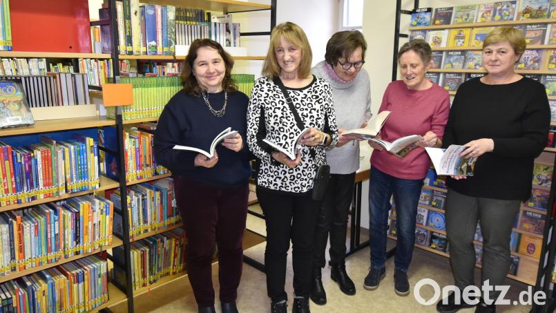 Das aktuelle Bücherei-Team mit Leiterin Angelika Fromm (rechts) sowie Silvia Neudecker, Inge Eichenseer, Doris Bauer und Erika Dürgner (von links). Bild: no