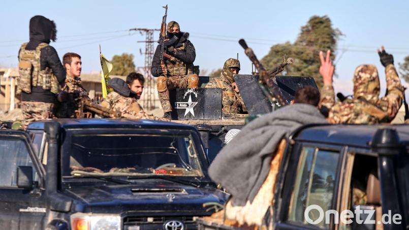 Syrische Regierungstruppen setzen Kurdenmilizen unter Druck und übernehmen immer mehr Gebiete von ihnen. Bild: Baderkhan Ahmad/AP/dpa