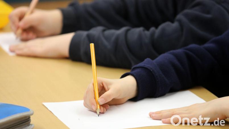 Die Zahl der Schüler mit Einwanderungsgeschichte steigt. (Archivbild) Bild: picture alliance / Bernd Wüstneck/dpa