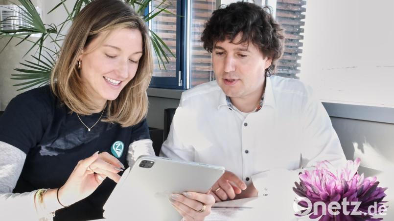 Sie haben den "Generation Z Day" geplant und vorbereitet (von links): Moderatorin Laura Pirke von der OGZ und Apotheker Dr. Robert Winkler von der Email-Apotheke. Bild: Peter Ringeisen