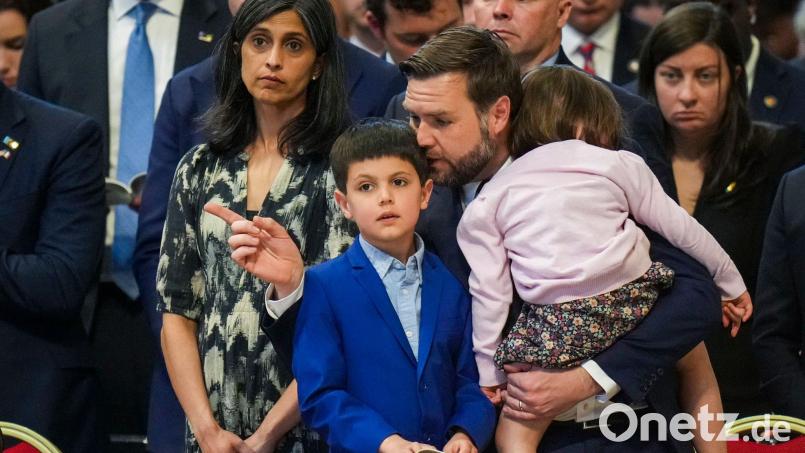 JD Vance und seine Frau Usha machen vierte Schwangerschaft öffentlich Bild: Alessandra Tarantino/AP/dpa