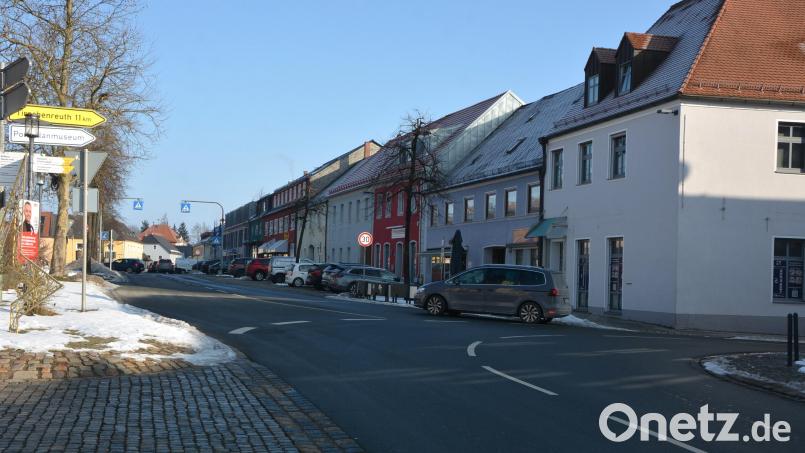 Neu gestaltet werden soll der Knotenpunkt Oberer Marktplatz - Bachstraße, dazu soll eigens ein Verkehrskonzept erstellt werden. Bild: jr