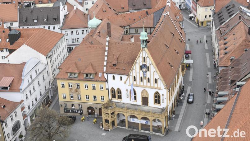 Sieben Kandidaten möchten Chef im Amberger Rathaus werden. Archivbild: Petra Hartl