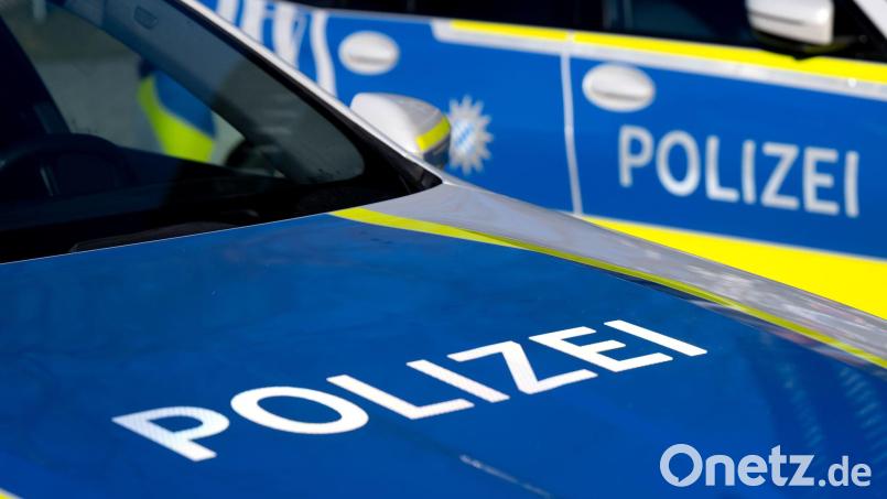 Die Polizei ist nach einem Waffenfund zu einer Wohnungsauflösung in Augsburg ausgerückt. (Symbolbild) Bild: Sven Hoppe/dpa