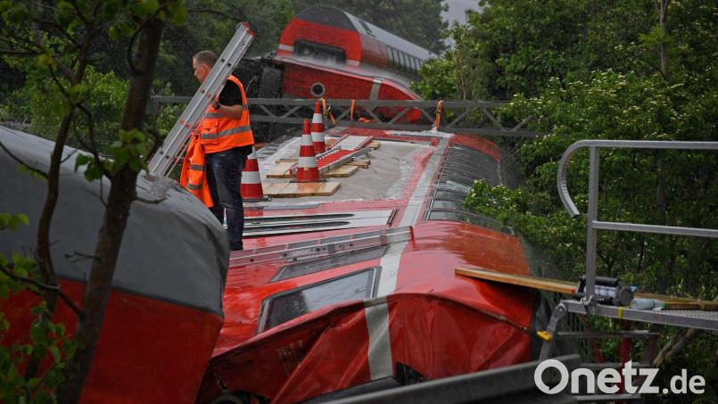 Vier Frauen sowie ein 13-Jähriger starben bei dem Unfall. (Archivbild) Bild: Uwe Lein/dpa
