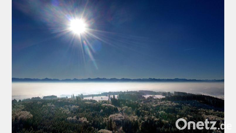 In den nächsten Tagen strahlt häufig die Sonne am bayerischen Himmel. (Archivbild) Bild: Karl-Josef Hildenbrand/dpa