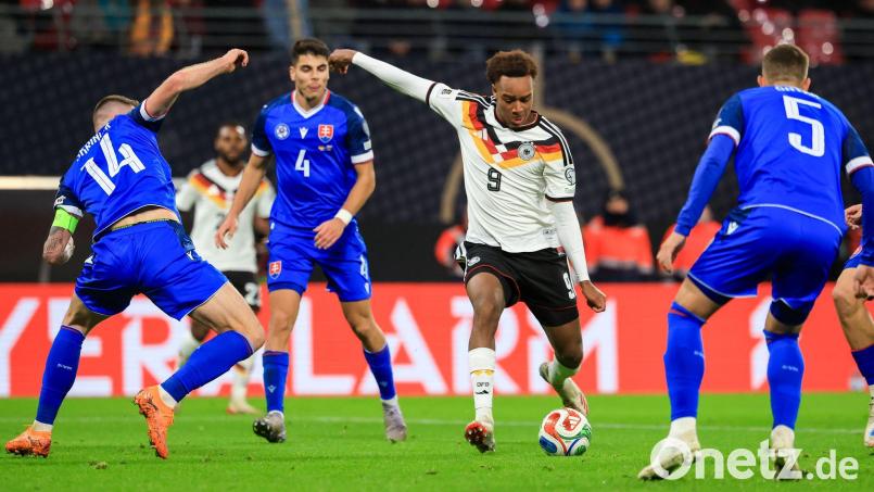 Assan Ouédraogo (M) bei seinem DFB-Debüt gegen die Slowakei. (Archivbild) Bild: Jan Woitas/dpa