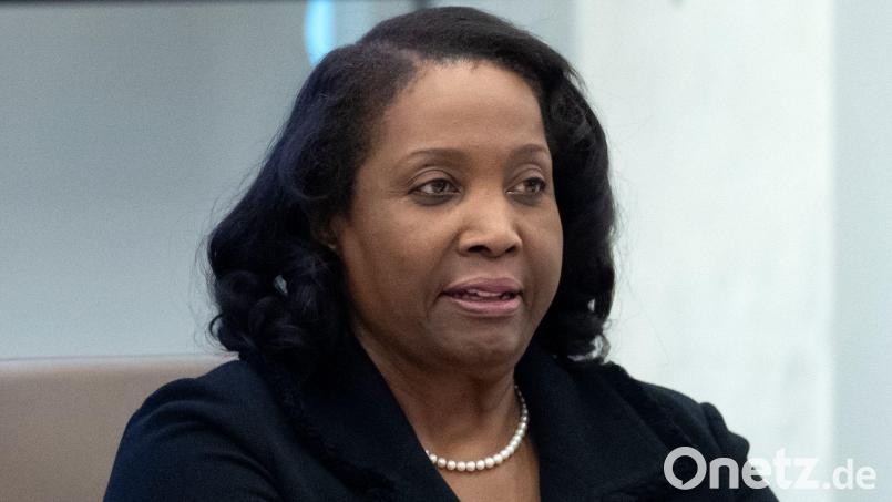 US-Präsident Trump will Fed-Vorstandsmitglied Cook angeblich wegen Hypothekenbetrugs loswerden. (Archivbild) Bild: Mark Schiefelbein/AP/dpa