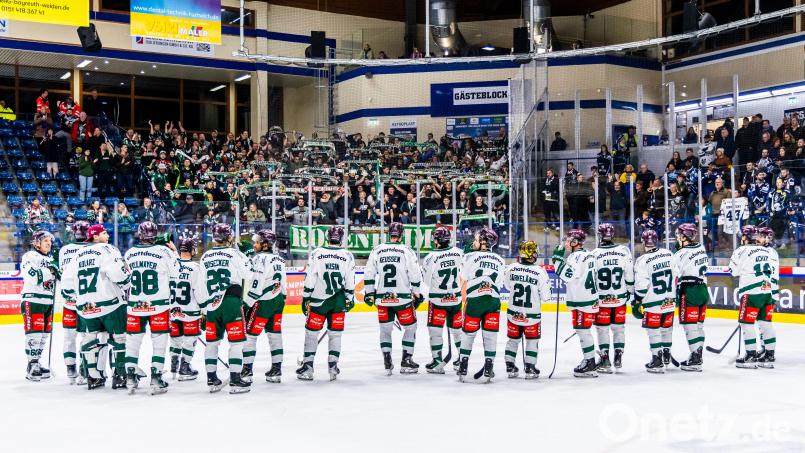 So wird es am kommenden Sonntag beim Gastspiel der Starbulls Rosenheim in der Hans-Schröpf-Arena nicht aussehen: Die organisierte Fanszene der Rosenheimer boykottiert das Spiel aufgrund der angehobenen Ticketpreise. Archivbild: Tobias Neubert