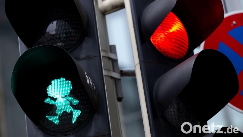 Eine Ampel hat er schon - aber sollte der Pumuckl auch Namensgeber einer Straße werden? (Symbolbild) Bild: Sven Hoppe/dpa