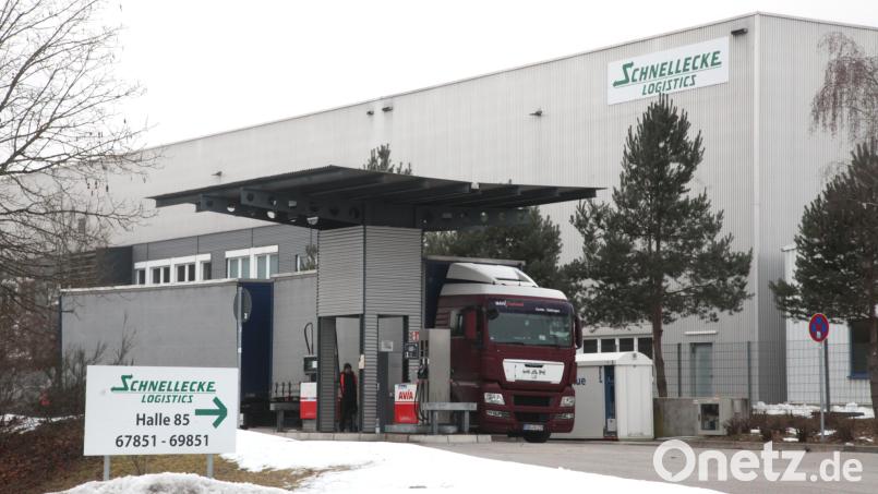 Die Logistikfirma Schnellecke im Wackersdorfer Industriegebiet schließt 2027 den Standort, 530 Mitarbeiter sind betroffen. Bild: Hirsch