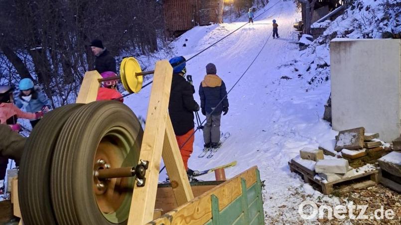 Der selbstgebaute Seilzug befindet sich auf einem Anhänger. Bild: Matthias Tafelmeier