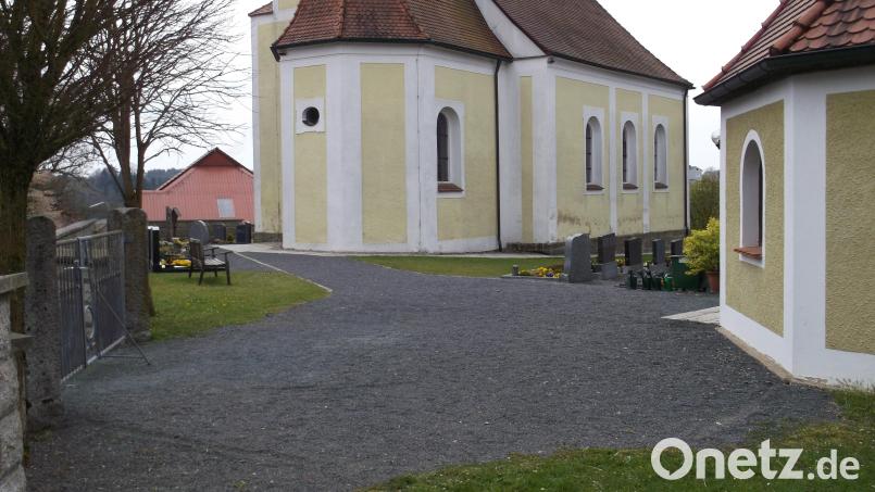 Fäulnis, Schädlinge, Risse und Verwitterung machen der Kirche Haidenaab zu schaffen. Jetzt ist eine Sanierung geplant. Bild: ak