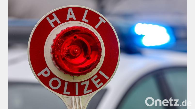 Bei einer Kontrolle stoppte die Polizei einen Transport mit radioaktivem Material. (Symbolbild) Bild: Jan Woitas/dpa