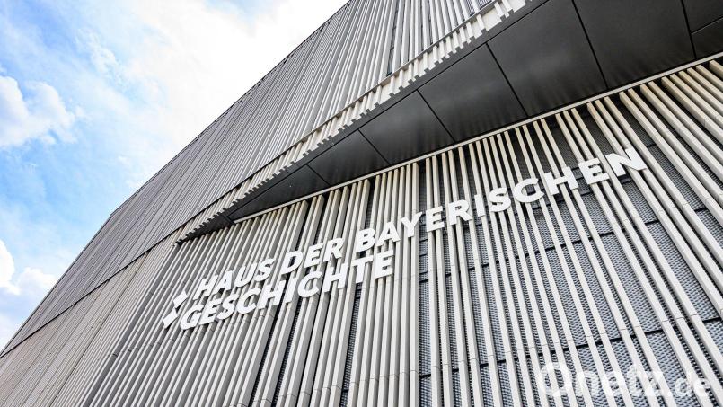 Das Museum der bayerischen Geschichte in Regensburg zeigt ab diesem Sommer Hitlers Aufstieg an die Macht. (Archivbild) Bild: Armin Weigel/dpa