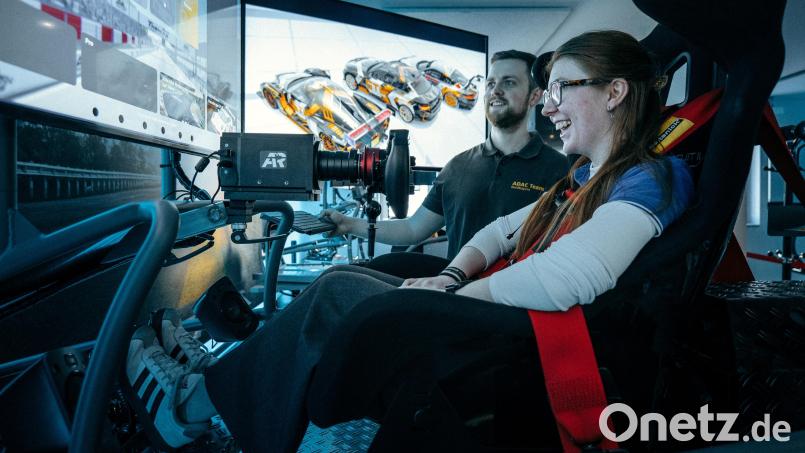 Der ADAC Nordbayern betreibt seit August 2024 in Weiden das bayernweit erste und einzige „SimRacing-Center“. Zukünftig soll auch die OTH Amberg-Weiden davon profitieren. Bild: Katrin Hirmer (OTH Amberg-Weiden)
