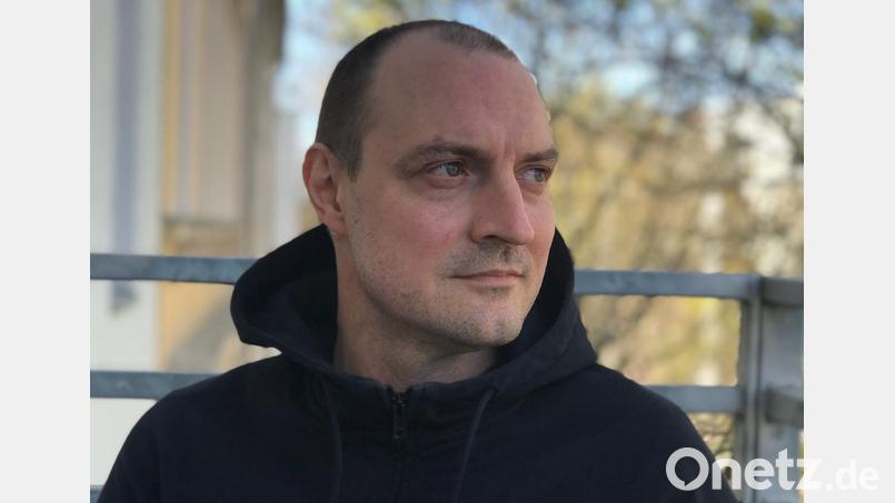 Schriftsteller Christoph Nußbaumeder kommt mit seinem zweiten Roman "Das Herz von allem" in die Buchhandlung Volkert in Sulzbach-Rosenberg. Bild: Rosa Lemke/exb