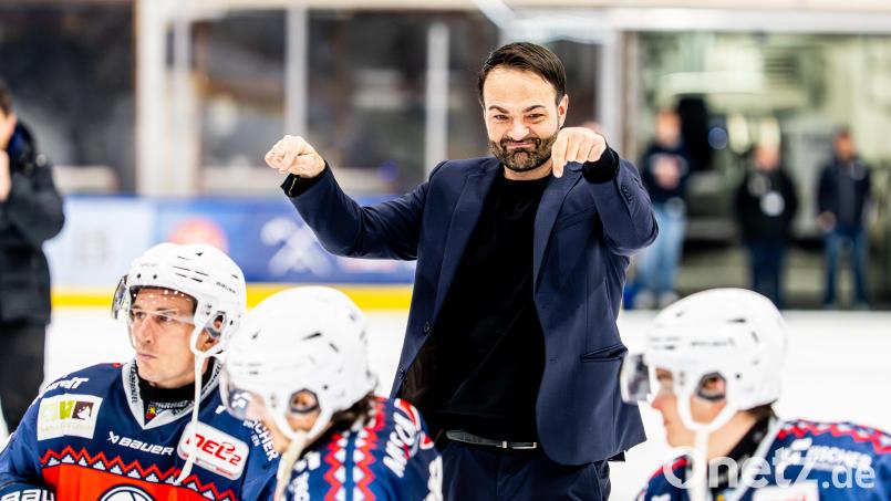 In einer Sonderfolge des "Powerplay"-Podcasts geht es um die Freistellung von Cheftrainer Sebastian Buchwieser. Archivbild: Werner Moller