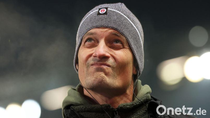 St. Paulis Trainer Alexander Blessin wird als Nachfolger von Dino Toppmöller bei Eintracht Frankfurt gehandelt. Bild: Christian Charisius/dpa