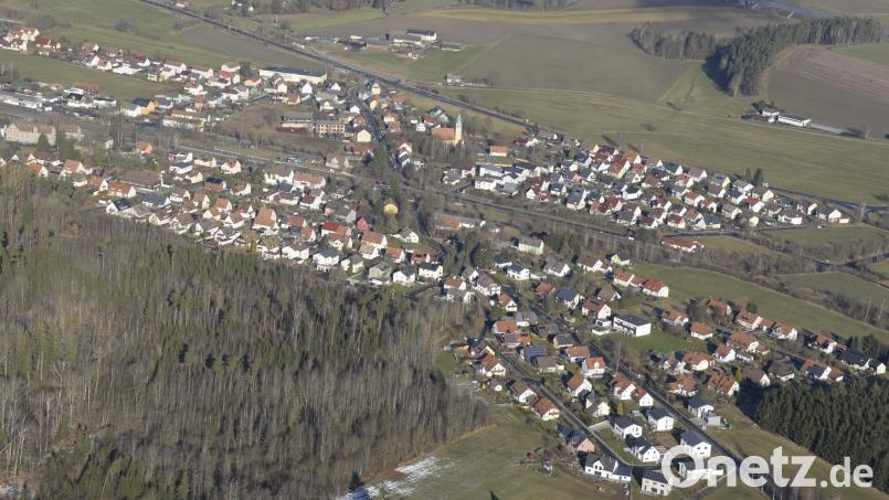In der Gemeinde Pechbrunn - hier ein Luftbild der Ortschaft Pechbrunn - sind zur Kommunalwahl wieder drei Listen gemeldet. Archivbild: mür