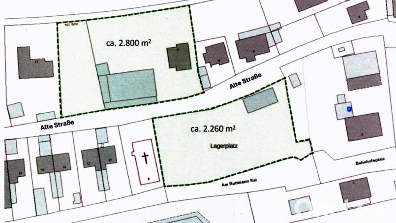 Auf diesen beiden Grundstücken zwischen Amberger Straße (oben) und Am Ruttmann-Kai (unten) soll der neue Pflegecampus Schnaittenbach entstehen - hier die momentane Bebauung.. Grafik: Plan + Idee Projektentwicklung