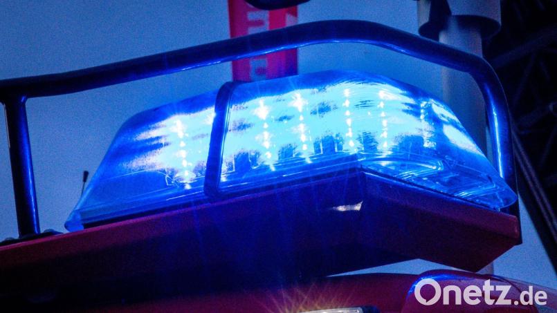 Die Feuerwehr war zwei Stunden lang beschäftigt. (Symbolbild) Bild: Jens Büttner/dpa