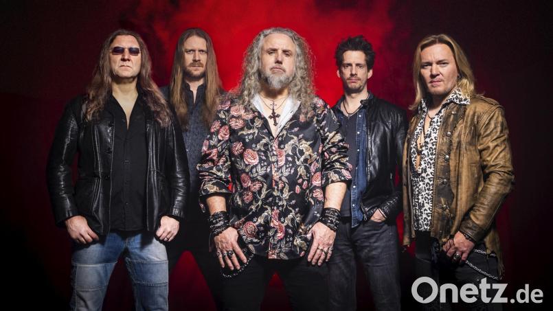 Die Band Dio Alive liefert mit ihrer Show eine Hommage an Ronnie James Dio. Bild: David Hadarik/exb