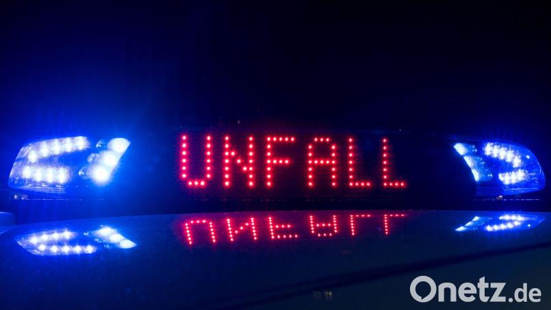 Etliche Einsatzkräfte rückten aus. (Symbolbild) Bild: Monika Skolimowska/dpa-Zentralbild/dpa