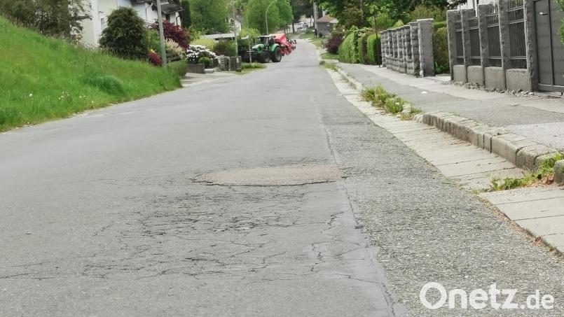 Die Böhmerwaldstraße in Schönsee ist seit Jahren sanierungsbedürftig. Archivbild: Portner