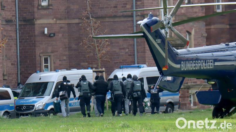 Im November 2024 hatten Einsatzkräfte an mehreren Orten in Sachsen sowie in Polen bei einer Razzia acht Männer festgenommen. (Archivbild) Bild: Rene Priebe/dpa