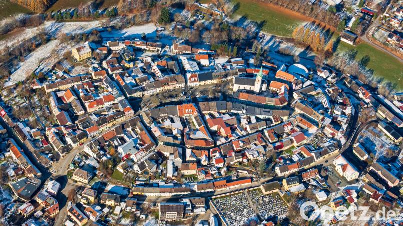 Bei der Kommunalwahl am 8. März treten in Bärnau drei Bürgermeisterkandidaten an. Luftbild: mür