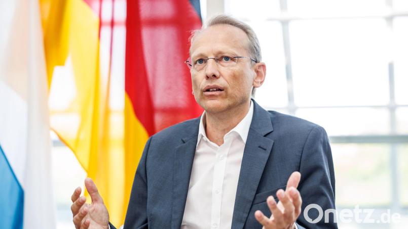 Nach seiner ersten Amtszeit ist Bernhard Stiedl für weitere vier Jahre zum bayerischen DGB-Chef gewählt worden. (Archivbild) Bild: Matthias Balk/dpa